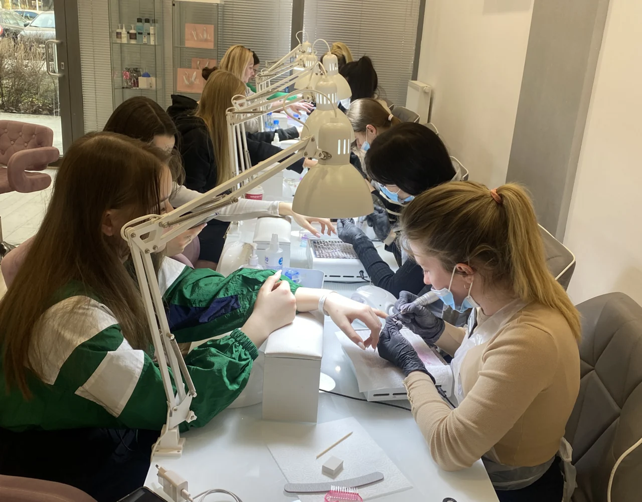 Zajęcia manicure w Xnail Academy